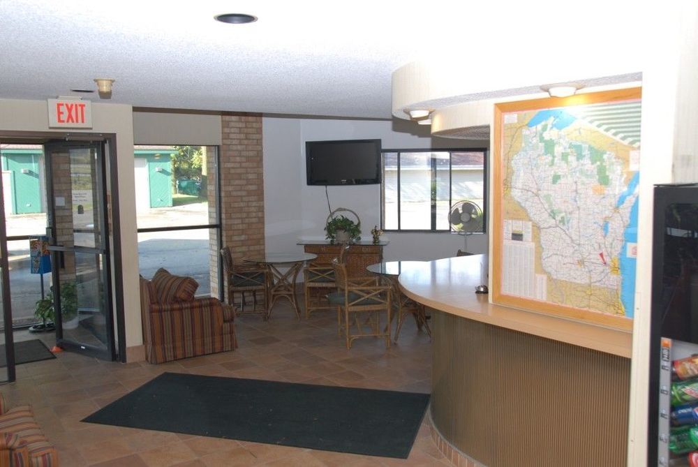 Americinn And By Wyndham Delafield-waukesha-milwaukee Hotel