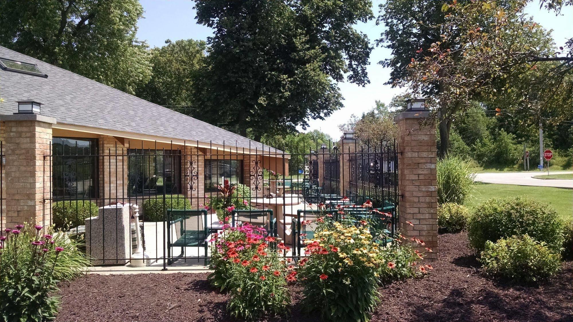 Hotel Americinn And By Wyndham Delafield-waukesha-milwaukee Delafield